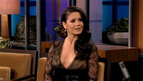 La sensualissima Catherine Zeta-Jones osa con una sexy scollatura