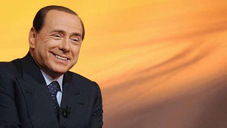 Balottelli, Imu e Mussolini: Berlusconi avanza nei sondaggi,  l’Europa è in allarme