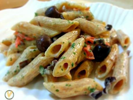 penne integrali con pomodorini e olive