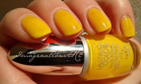pupa 512 glossy nail polish smalto glossato giallo yellow collezione afro chic swatch lacquer