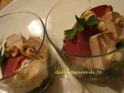 Verrine con formaggio, paté e petto d'anatra affumicato