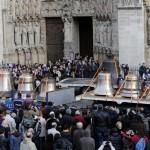 Parigi, nuove campane a Notre Dame (foto)