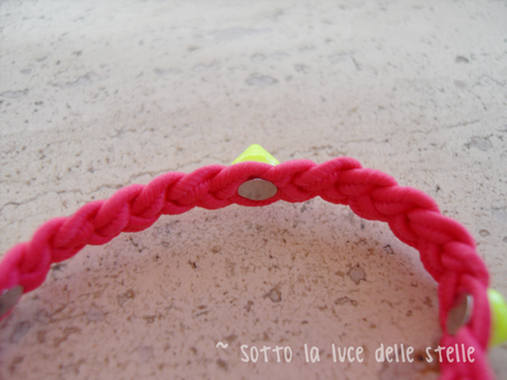 Review Moda - Piquè Montmartre: braccialetti fluo