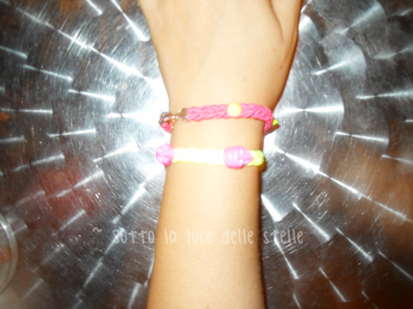 Review Moda - Piquè Montmartre: braccialetti fluo