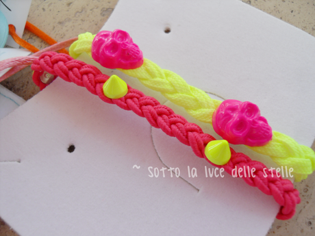 Review Moda - Piquè Montmartre: braccialetti fluo