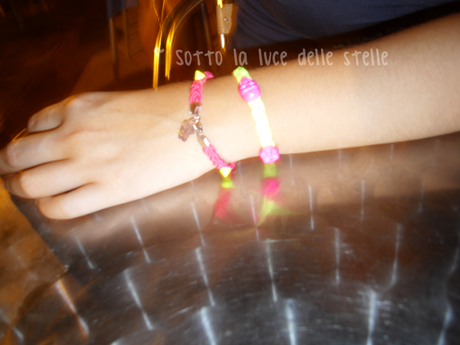 Review Moda - Piquè Montmartre: braccialetti fluo