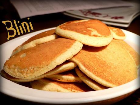 BLINI con panna acida e salmone affumicato