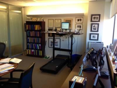 Treadmill desk nell'ufficio di James Citrin (dal profilo LinkedIn di James Citrin)