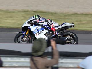 YAMAHA-'11 YZR-M1 (J. Lorenzo)