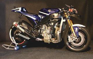 YAMAHA-'11 YZR-M1 (J. Lorenzo)