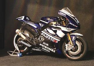 YAMAHA-'11 YZR-M1 (J. Lorenzo)