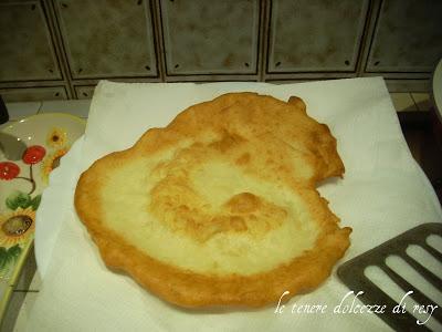 Langos (pasta fritta), il cibo di strada slovacco!!