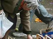 Italiani auto producono anche pane: sono sempre poveri!