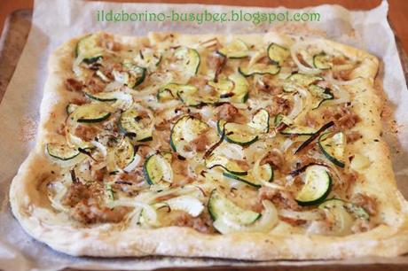 Lunch - Pizza Zucchini, Cipolle & Tonno or Pizza with Courgette, Onion and Tuna Fish