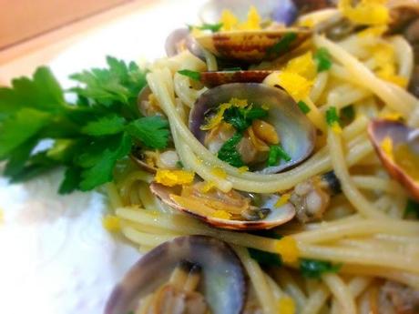 spaghetti alle  vongole veraci con bottarga di muggine