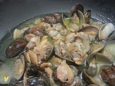 spaghetti alle  vongole veraci con bottarga di muggine