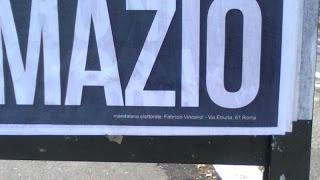 TRIPUDIO DI CACIOTTAGGINE ELETTORALE: ABUSIVO IN NERO INCARTA COMPLETAMENTE LA SEDE DELLA REGIONE LAZIO!