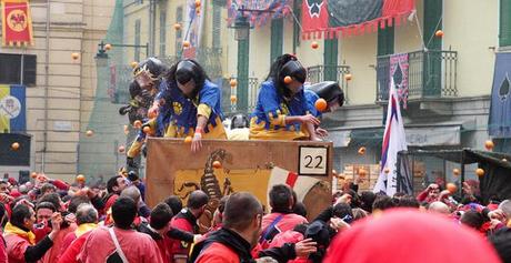 Carnevale a Ivrea: è tempo della battaglia delle arance