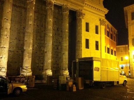 Ciao ciao Piazza di Pietra. C'era una volta una piazza ben tenuta a due passi da Montecitorio