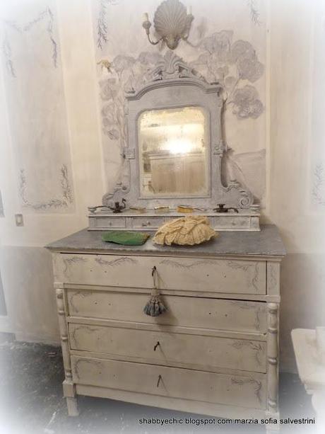 Come trasformare in perfetto Gustaviano il cassettone della Nonna