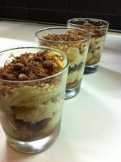 COPPETTE DI TIRAMISU' CON RISO SOFFIATO AL CIOCCOLATO COPPETTE DI TIRAMISU' CON RISO SOFFIATO AL CIOCCOLATO