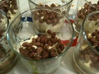 COPPETTE DI TIRAMISU' CON RISO SOFFIATO AL CIOCCOLATO COPPETTE DI TIRAMISU' CON RISO SOFFIATO AL CIOCCOLATO