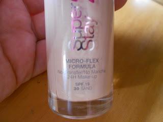 Fondotinta Maybelline Super Stay 24H. Confronto con NC e NW di Mac e review.