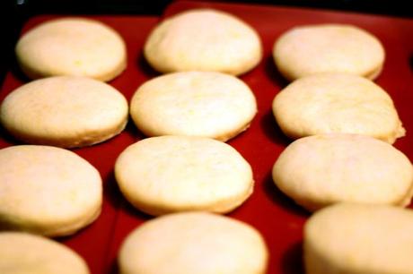 Krapfen pronti per essere fritti