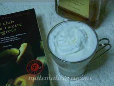 Latte all'Amaretto Tiepido