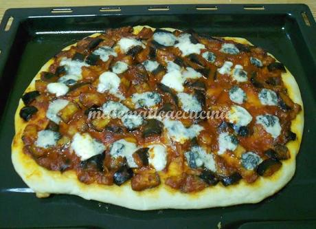 Pizza con Melanzane a Funghetti e Gorgonzola