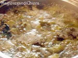 Minestra di grano saraceno con alghe