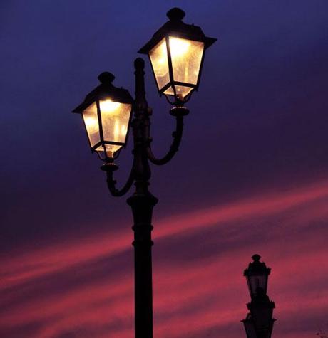 ROSSO COME L'ALBA, BLU COME LA NOTTE