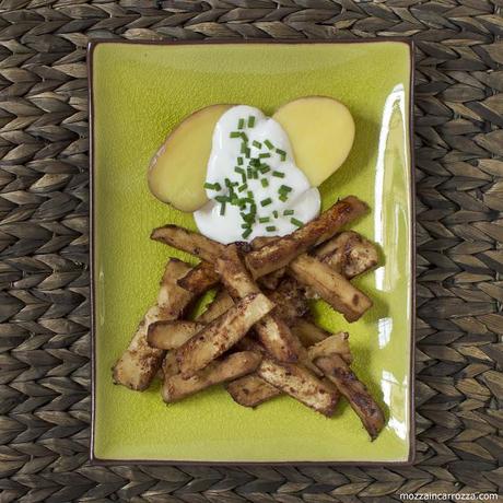 TAGLIATA DI SEITAN CON PATATE E SALSA ALLO YOGURT