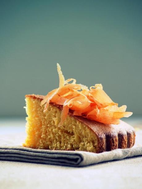 Torta di carote (senza mandorle) soffice, leggera e facilissima. L’ortaggio felice.