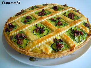 Crostata di frolla con ricotta, salsiccia e zucchine