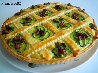 Crostata di frolla con ricotta, salsiccia e zucchine