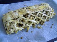 Strudel di verza e lenticchie in rete di sfoglia