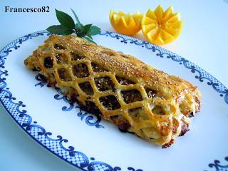 Strudel di verza e lenticchie in rete di sfoglia