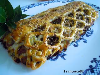 Strudel di verza e lenticchie in rete di sfoglia