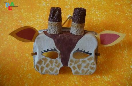 IN CASA SI AGGIRA UNA GIRAFFA