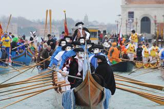 CARNEVALE A VENEZIA ... PONTI CALLI E FESTE IN MASCHERA ...