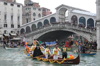 CARNEVALE A VENEZIA ... PONTI CALLI E FESTE IN MASCHERA ...