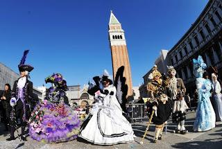 CARNEVALE A VENEZIA ... PONTI CALLI E FESTE IN MASCHERA ...