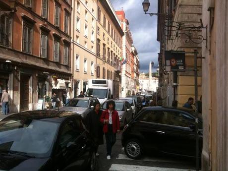 Guardate come Alemanno ha ridotto di Via Ripetta. Noi ci siamo messi a piangere dopo aver visto le foto, la strada è diventata il sultanato della doppia fila: infrequentabile!