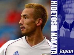 Nakata con la maglia della nazionale giapponese.