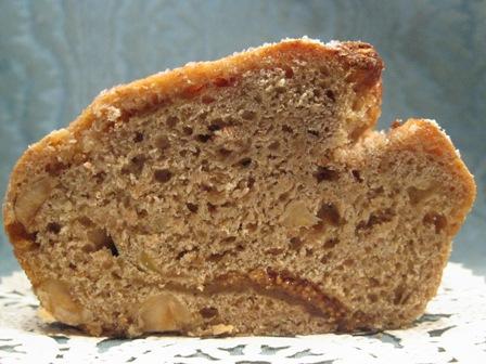 Pane all'Earl Grey  con datteri e nocciole