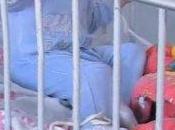 Romania: bimbi legati letti ospedale pediatrico
