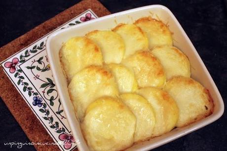 Gnocchi di semolino con provola e olio tartufato