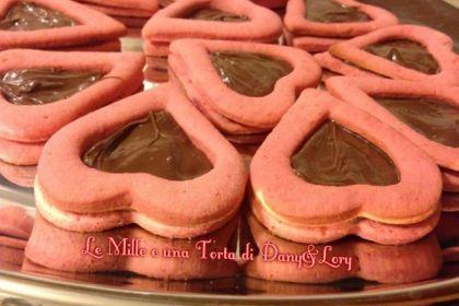 CUORI DI FROLLA RIPIENI ALLA NUTELLA CUORI DI FROLLA RIPIENI ALLA NUTELLA