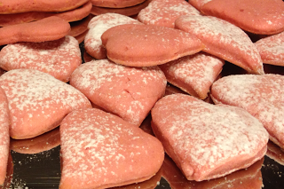 CUORI DI FROLLA RIPIENI ALLA NUTELLA CUORI DI FROLLA RIPIENI ALLA NUTELLA